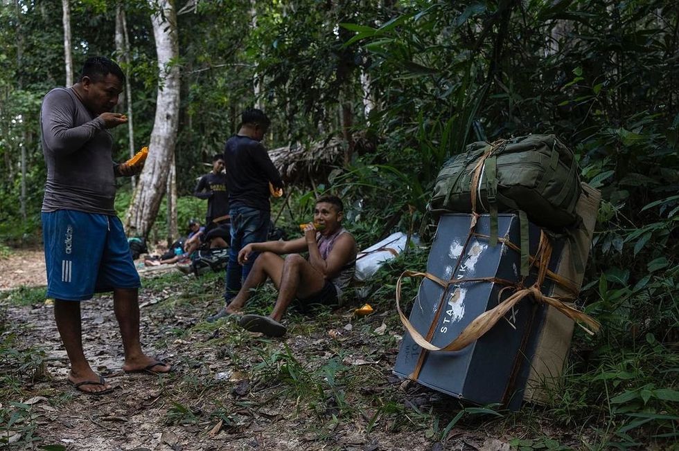 ​Victor Moriyama captures the journey to transport starlink equipment to the Marubo tribe.