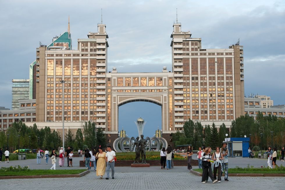 ​View of the Bayterek monument and the Hashyktar Park.
