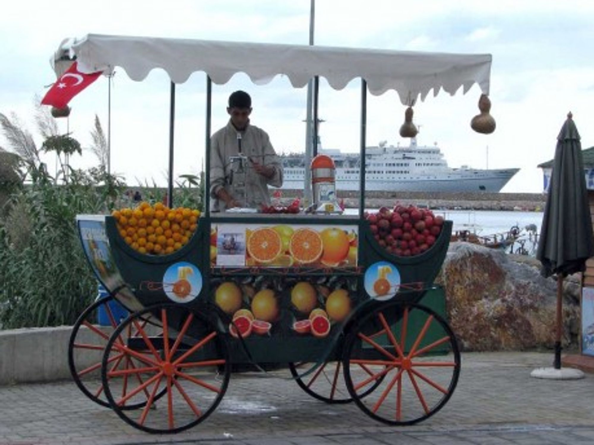 Easy going in Alanya (ozgurmulazimoglu)