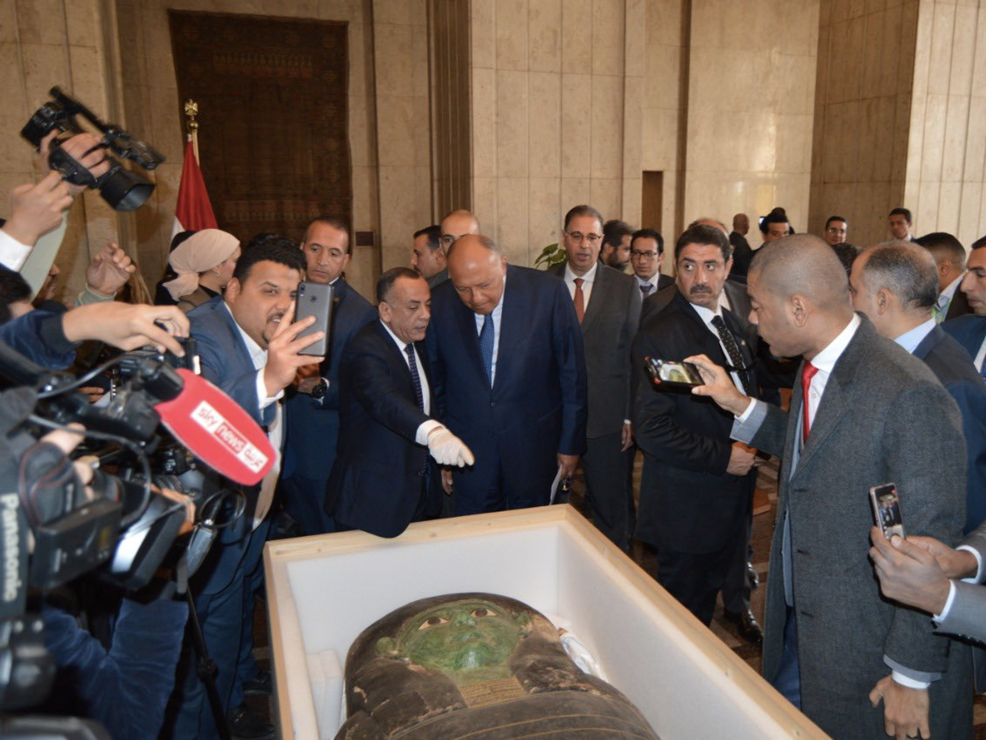 Le Weekend ➡️ The Sarcophagus Returns, Lula’s Pen Controversy, High-Tech Heels