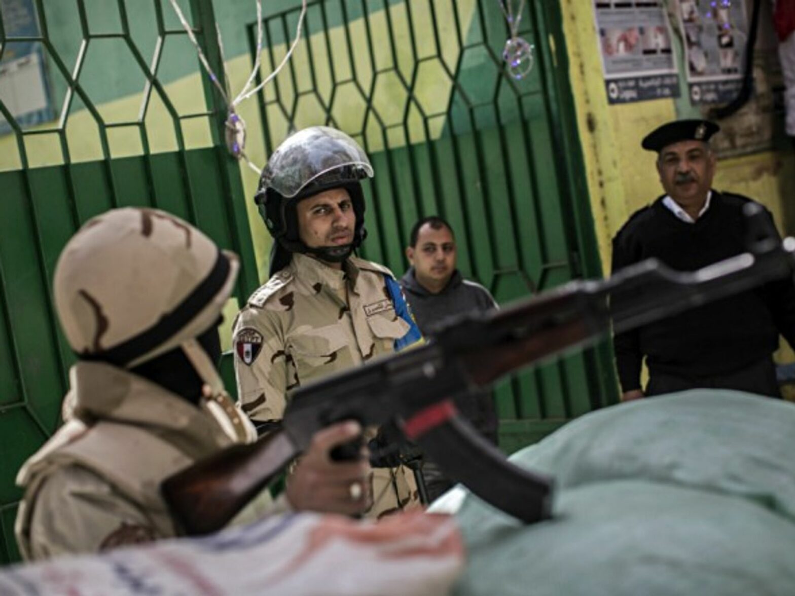 Egyptian military and police guard Cairo polling stations for 2018 presidential election