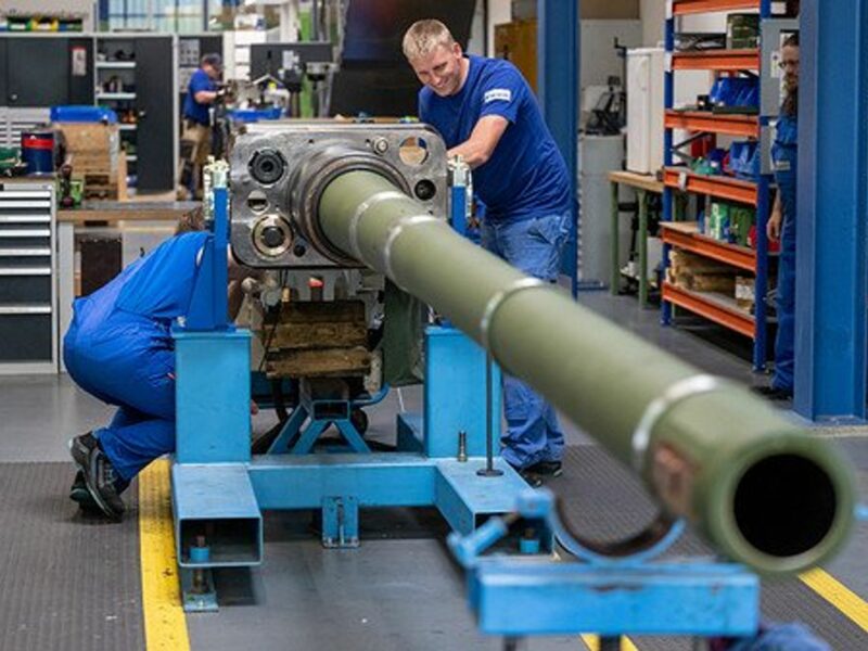 Employees working on a gun in a plant in Germany.