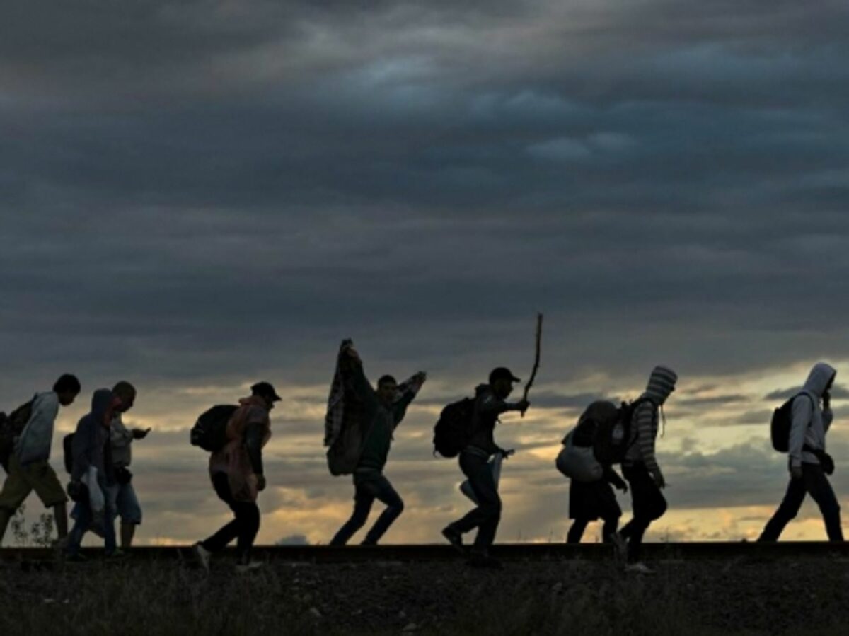 Europe's Refugee Crisis, Palin's Gaffe, Super Stonehenge