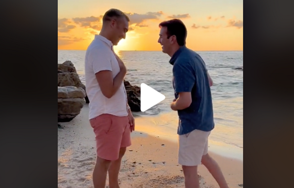 ?? Double Cute: Gay Couple Share Simultaneous Proposal
