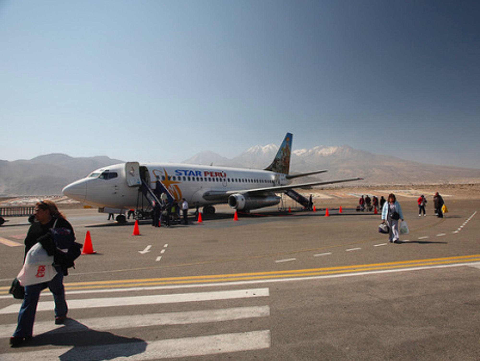 Few Peruvians can afford tickets on the country's private airlines (Santi LLobet)