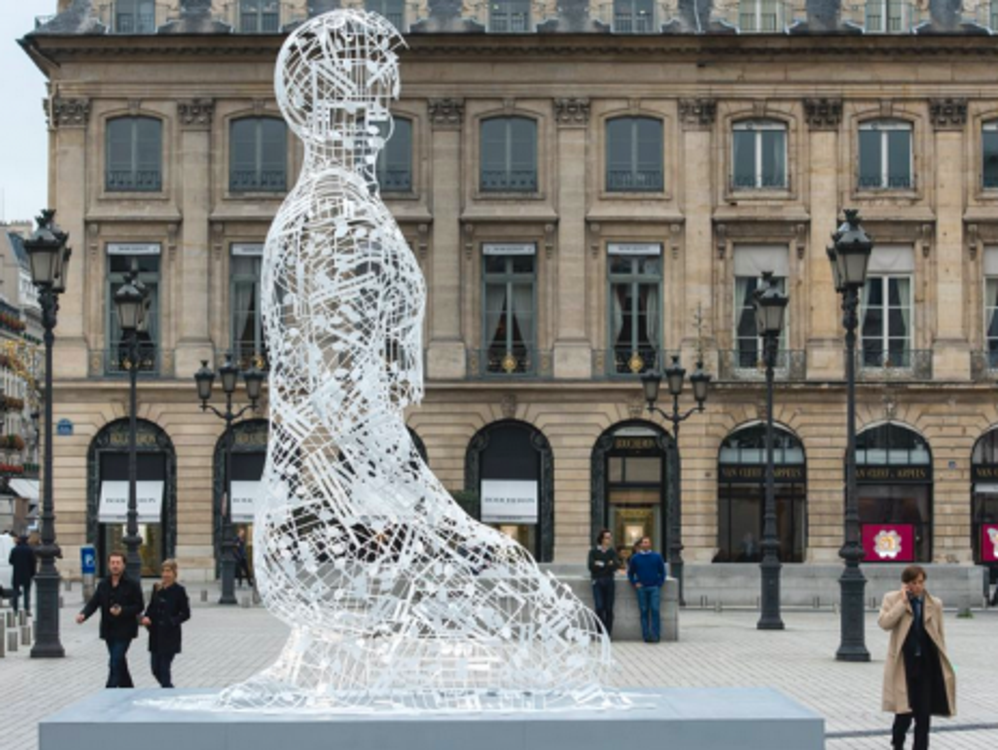 FIAC "Outside The Walls" arrives in Paris