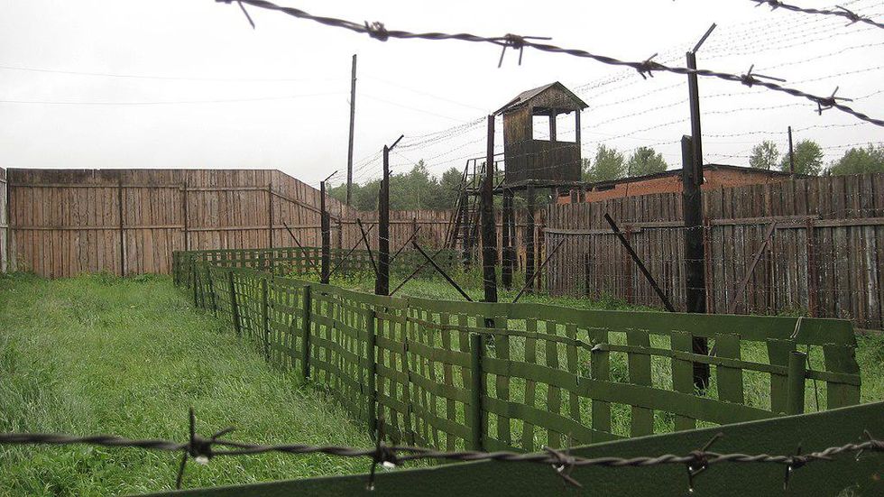 File:The fence at the old GULag in Perm-36.JPG - Wikimedia Commons