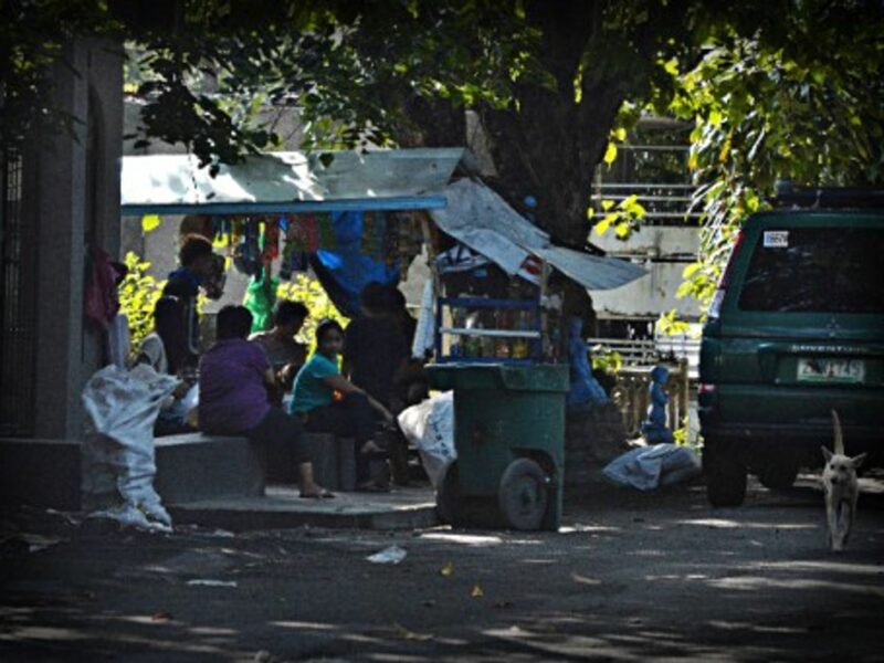 Filipinos living in Manila's South Makati Cemetery