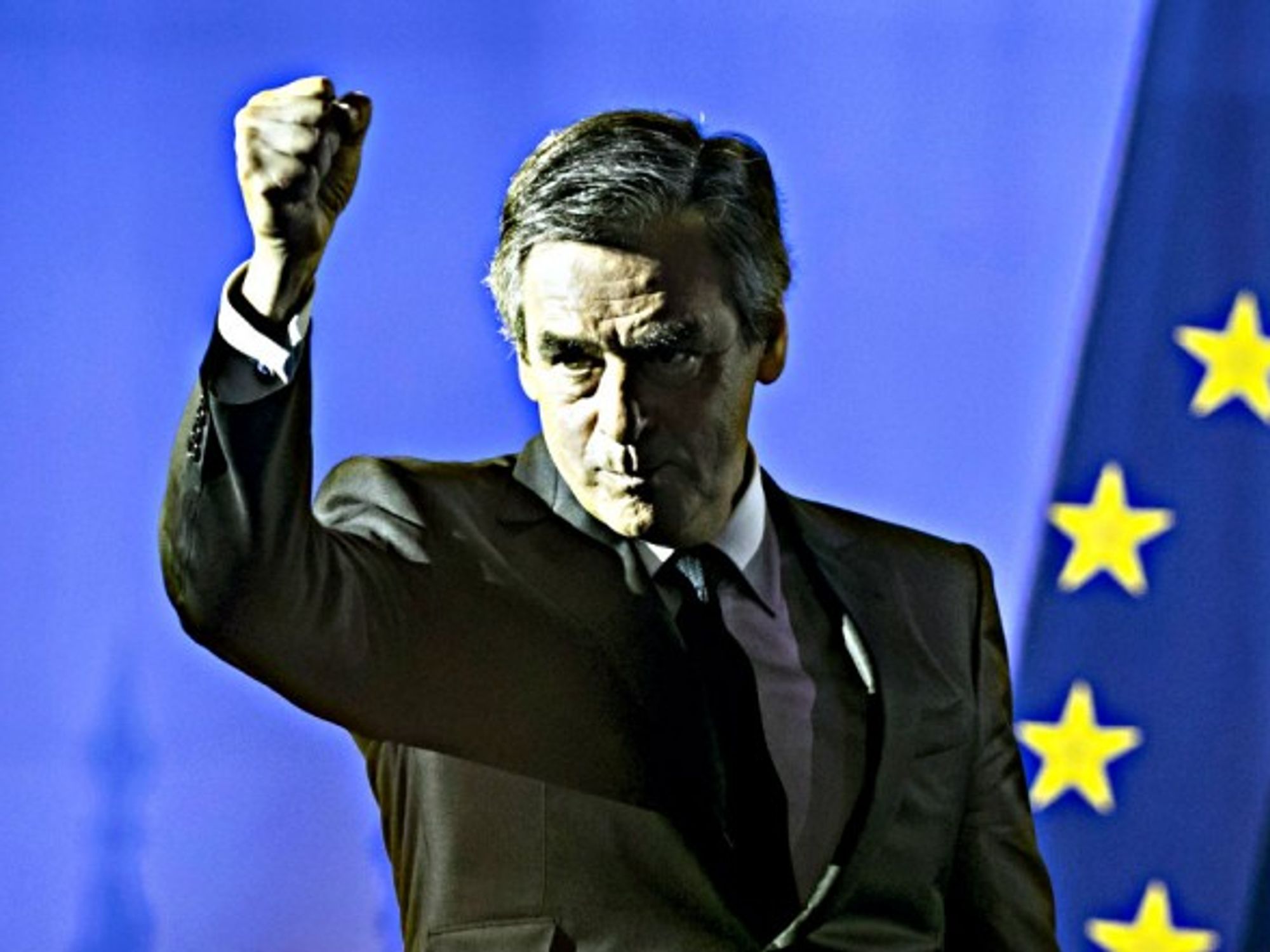 Fillon fighting on
