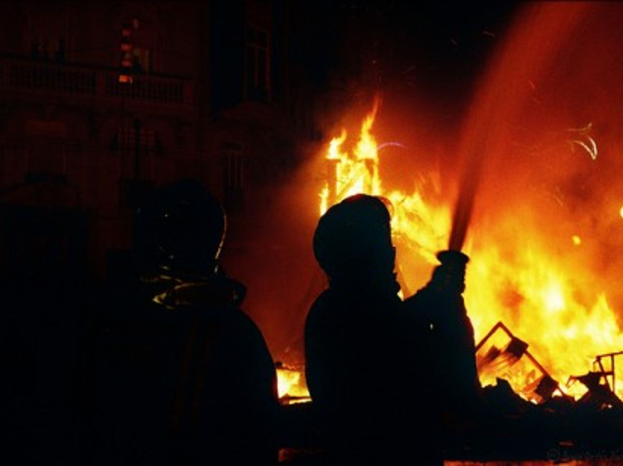 Fire rages in Spain