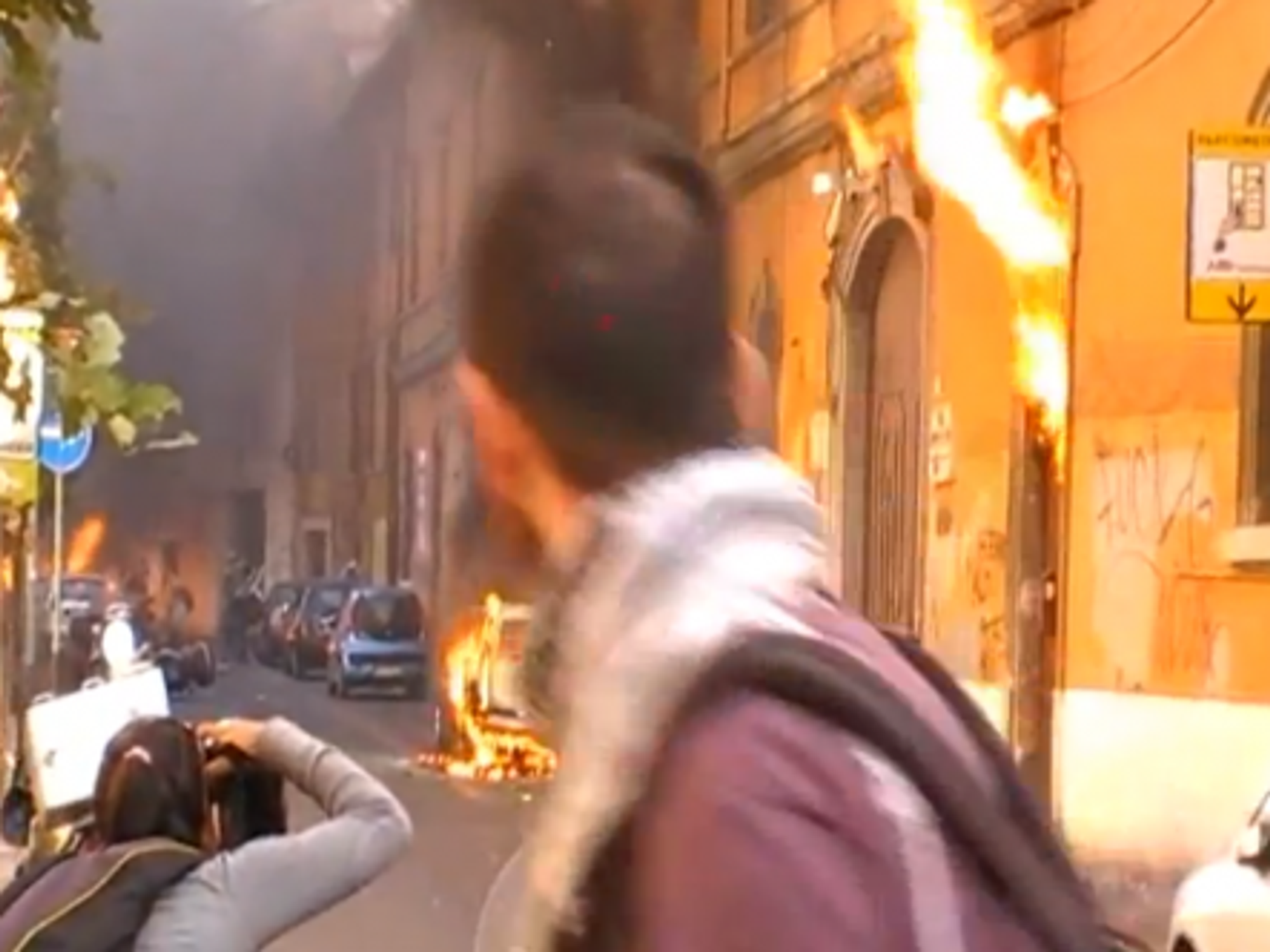 Fire set Saturday in Rome, video image (paofredi)