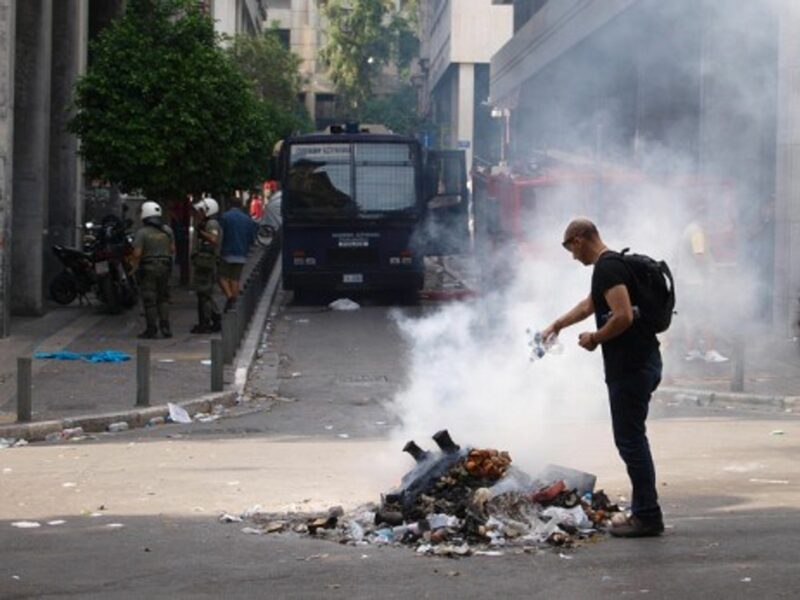 Fires still burning in Athens (linmtheu)