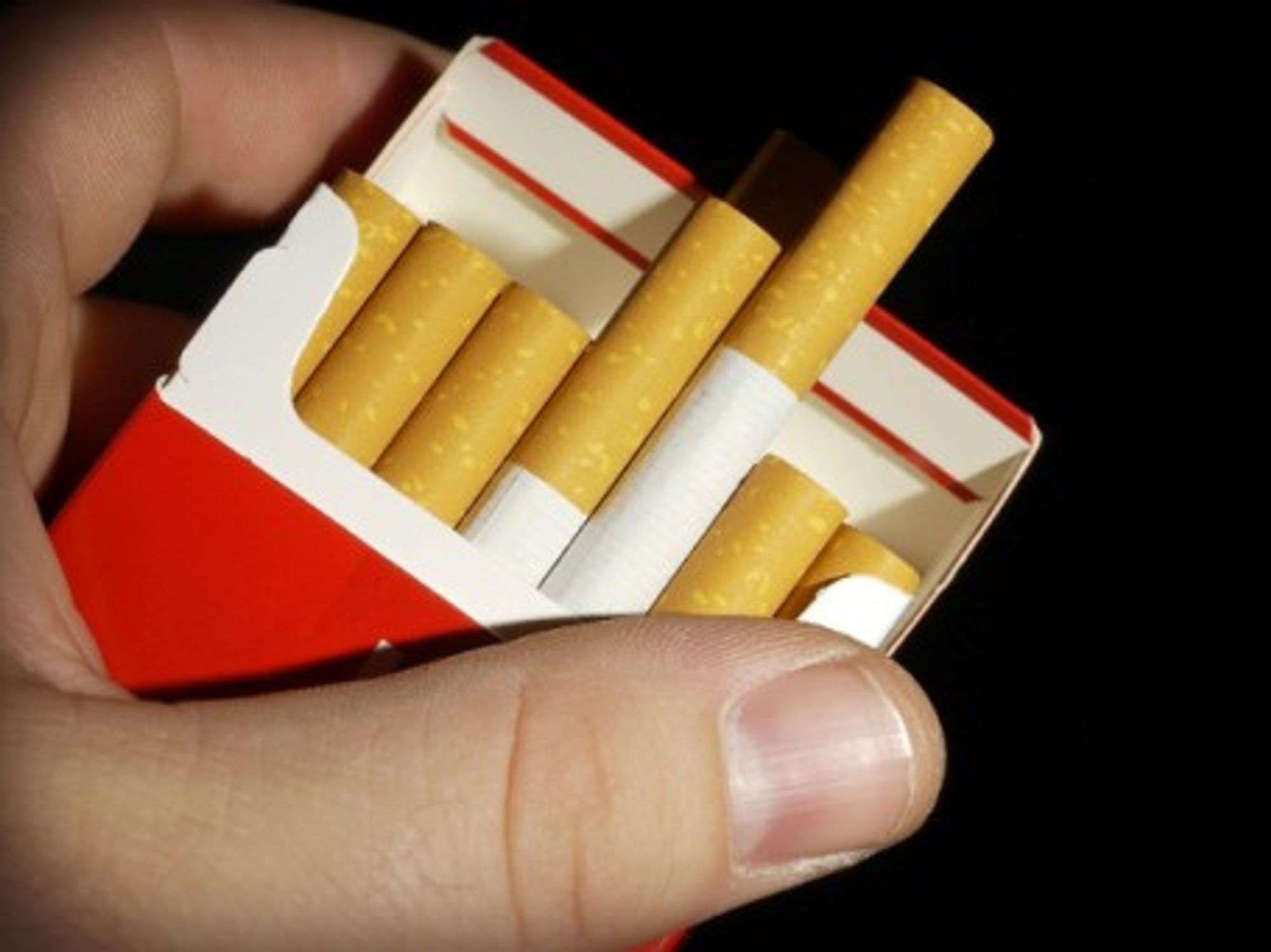 Flashy cigarettes packages will all become neutral in France.