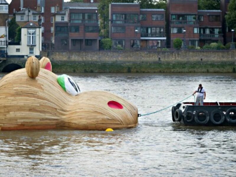 Florentijn Hofman's "HippopoThames"