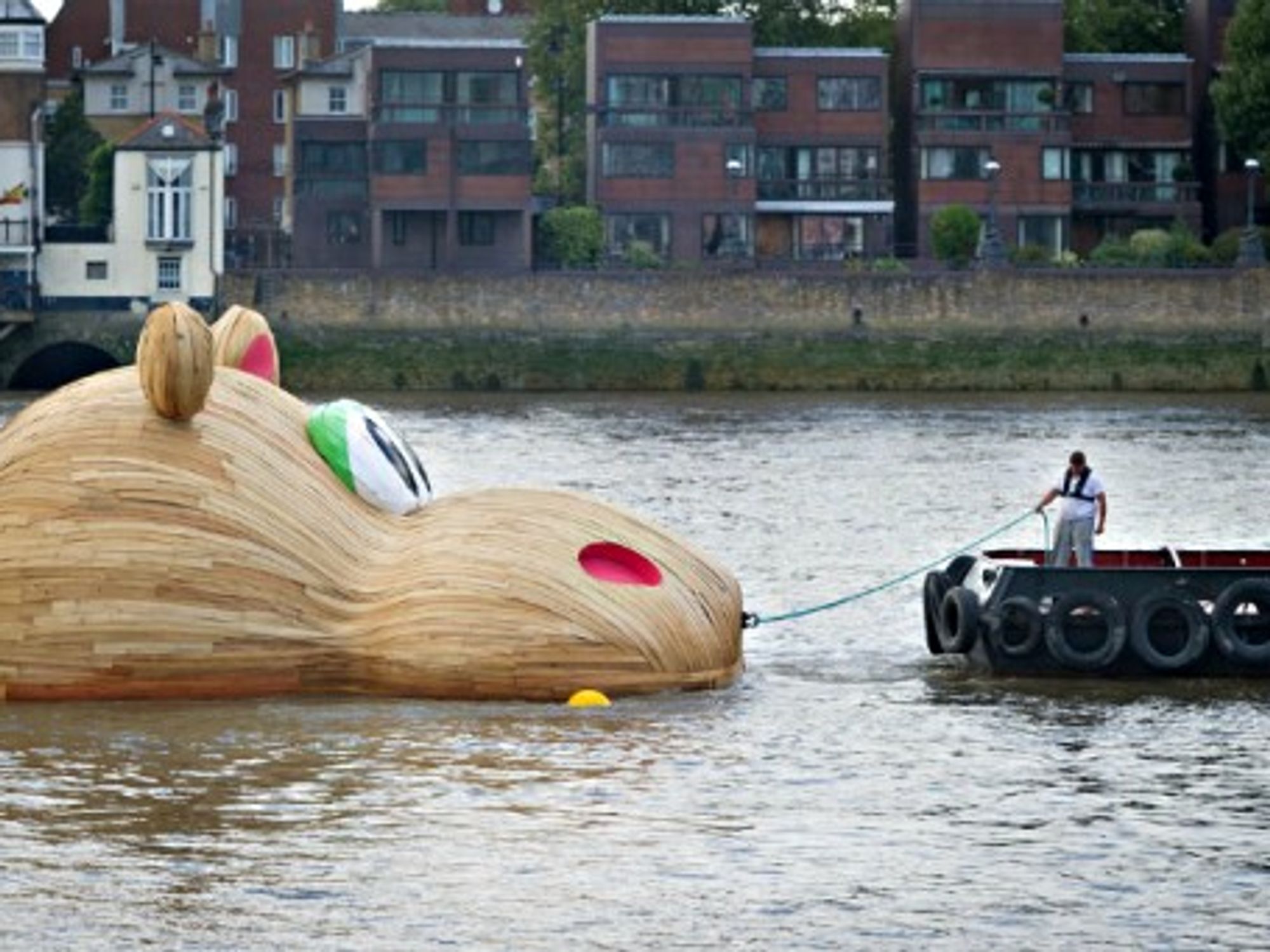 Florentijn Hofman's "HippopoThames"