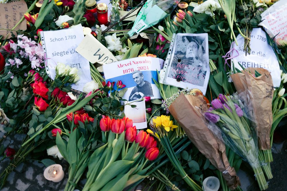 Flower bouquet for Navalny