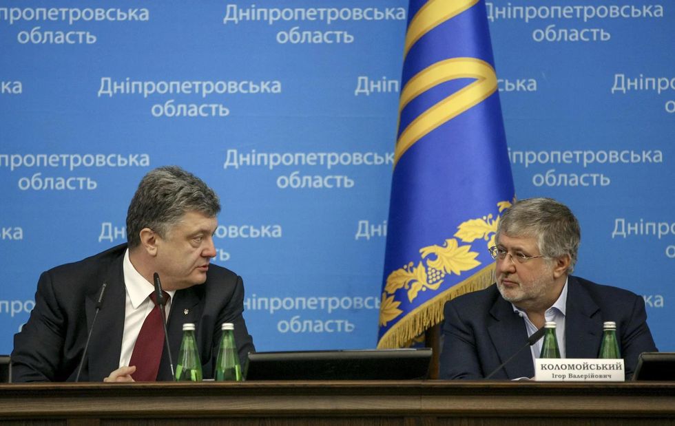 Former Ukrainian President Petro Poroshenko with oligarch Igor Kolomoisky at a press conference in 2015