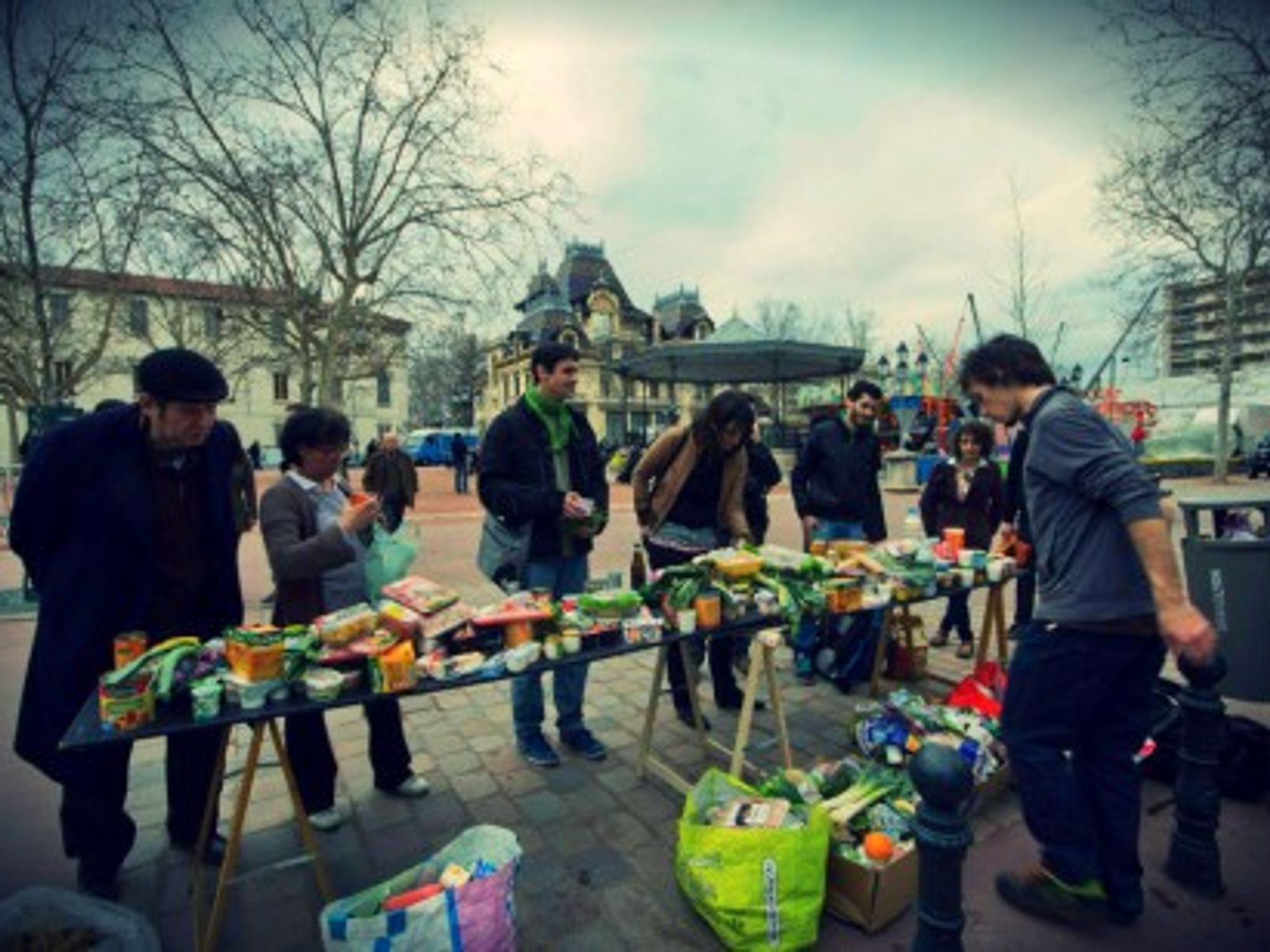 Free food distribution in Lyon
