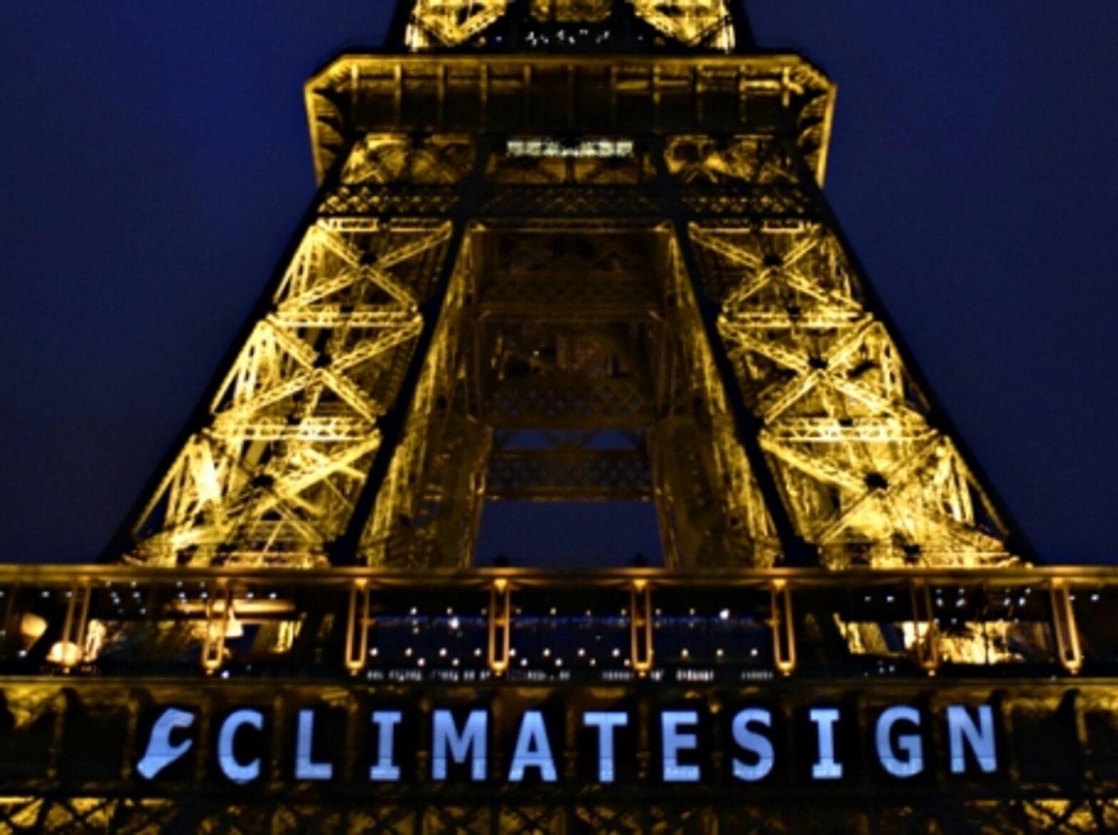 French Far-Right Fail, Historic Climate Deal, Star Wars Premiere