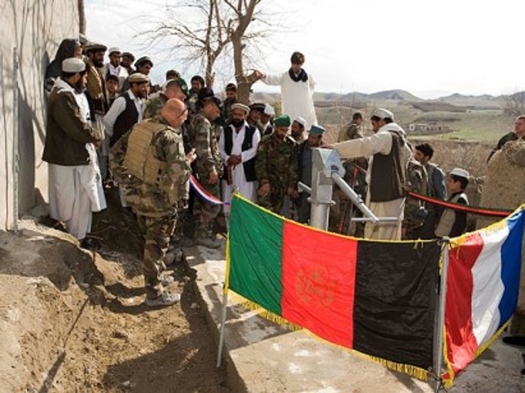 French forces and Afghan National Army soldiers inaugurate a new bridge in Kapisa (isafmedia)