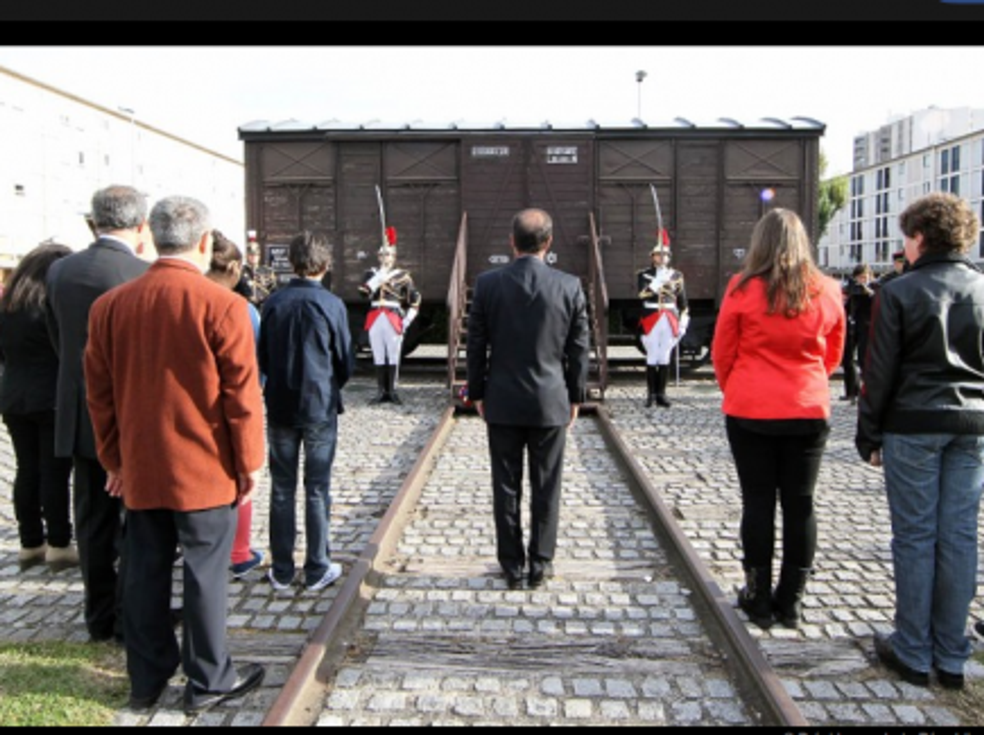 French President FranÃ§ois Hollande (center) at the Drancy Memorial inauguration