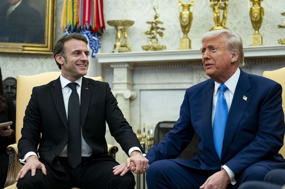 French President Macron meets with U.S. President Trump over Ukraine