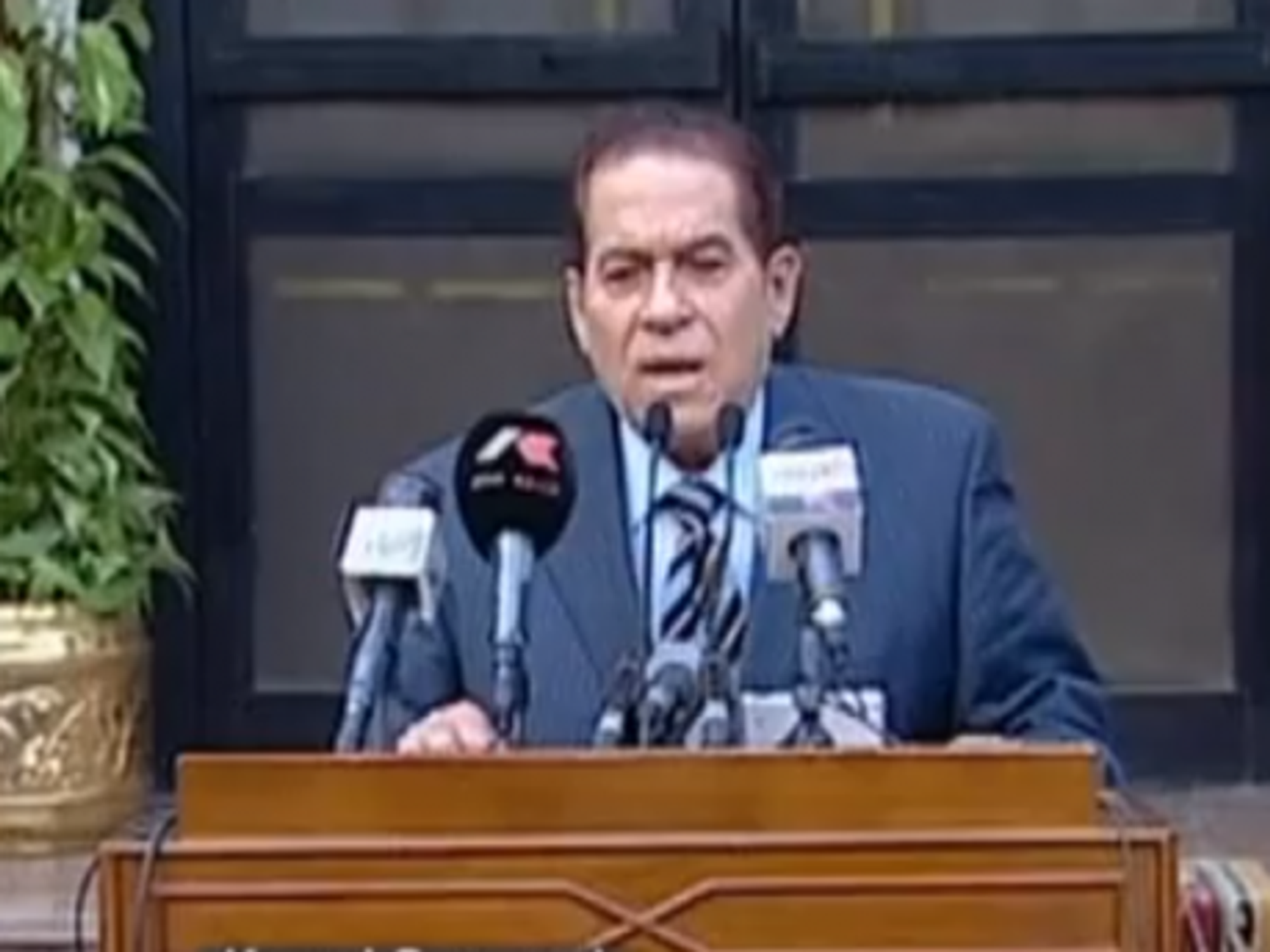 Ganzouri speaks to the press