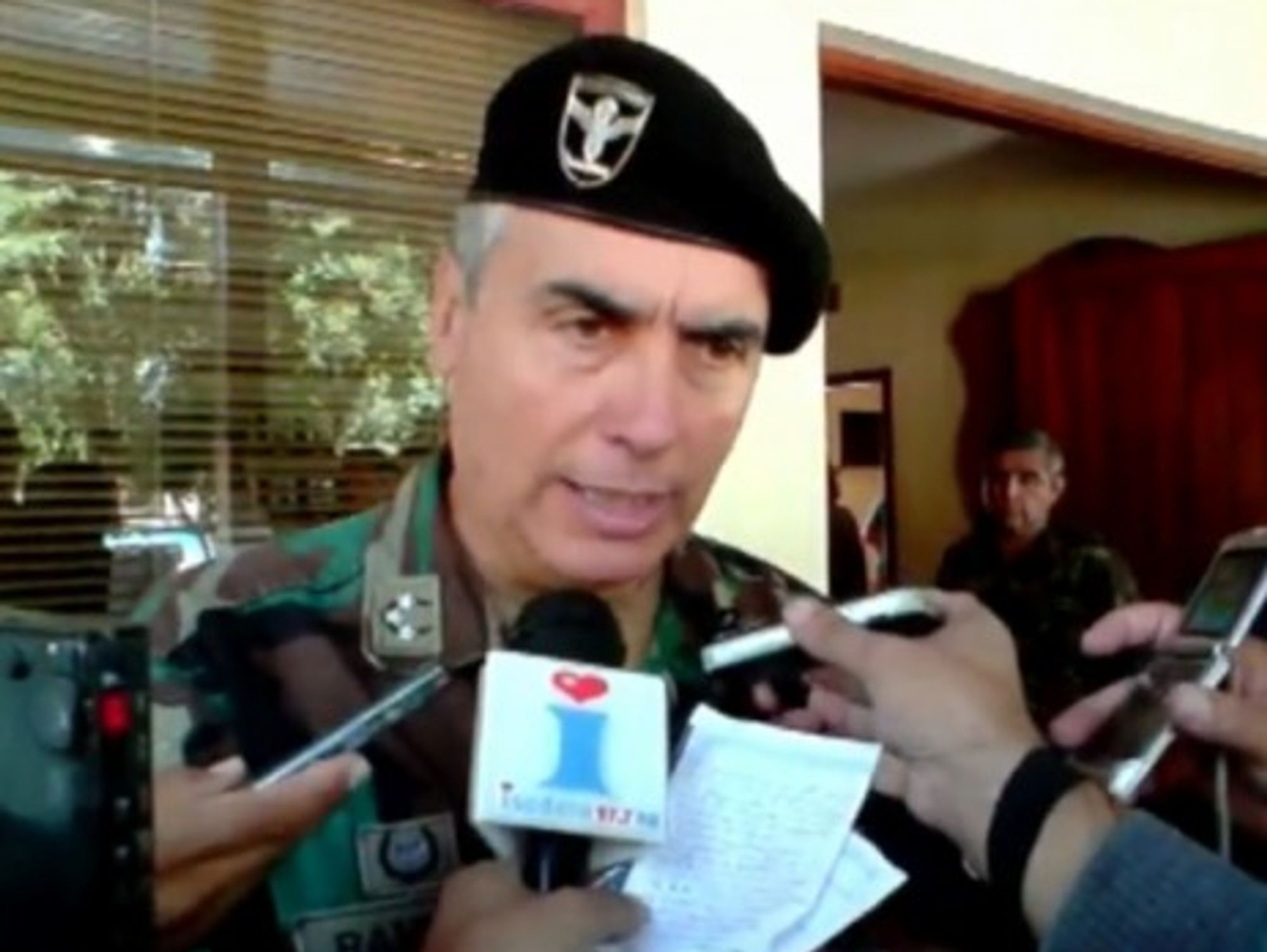 General Guillermo Ramírez Chovar at a press conference following the Chilean earthquake in 2010.