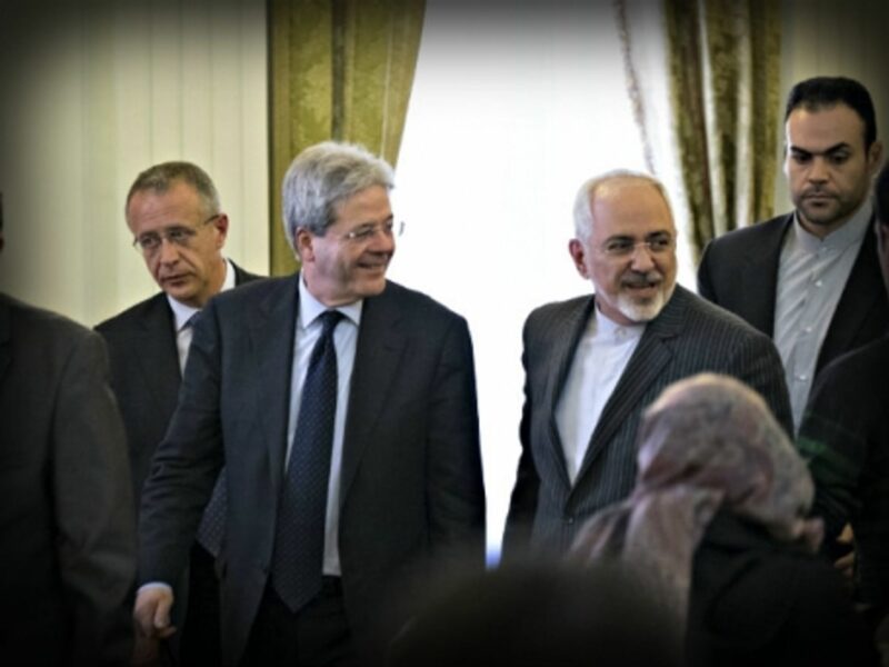 Gentiloni (left) and Zarif in Tehran