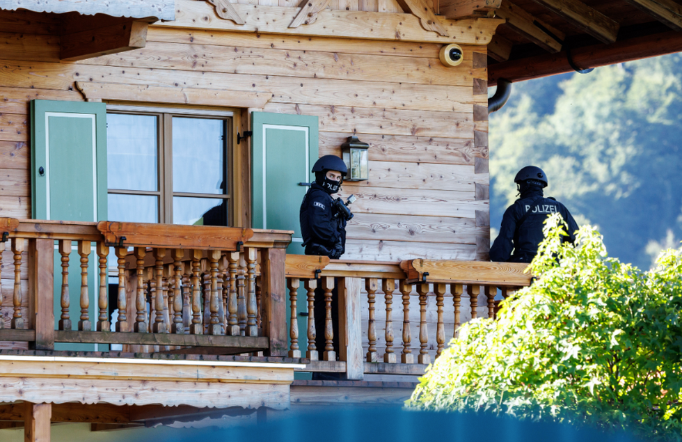German police forces raiding the house of a Russian citizen suspected of violating sanctions, whom news reports identify as oligarch Alisher Usmanov.