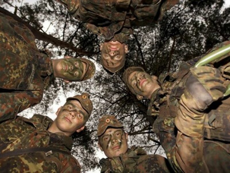 German soldiers in full camouflage (Bundeswehr/Stollberg)