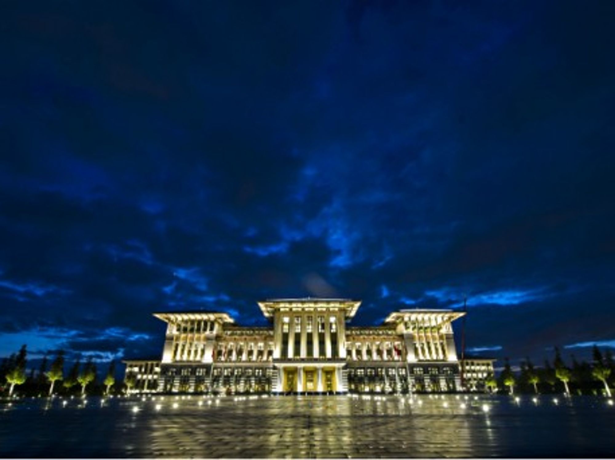Greece's Last Chance, Caracas "Coup," Kim Jong-Un's New 'Do