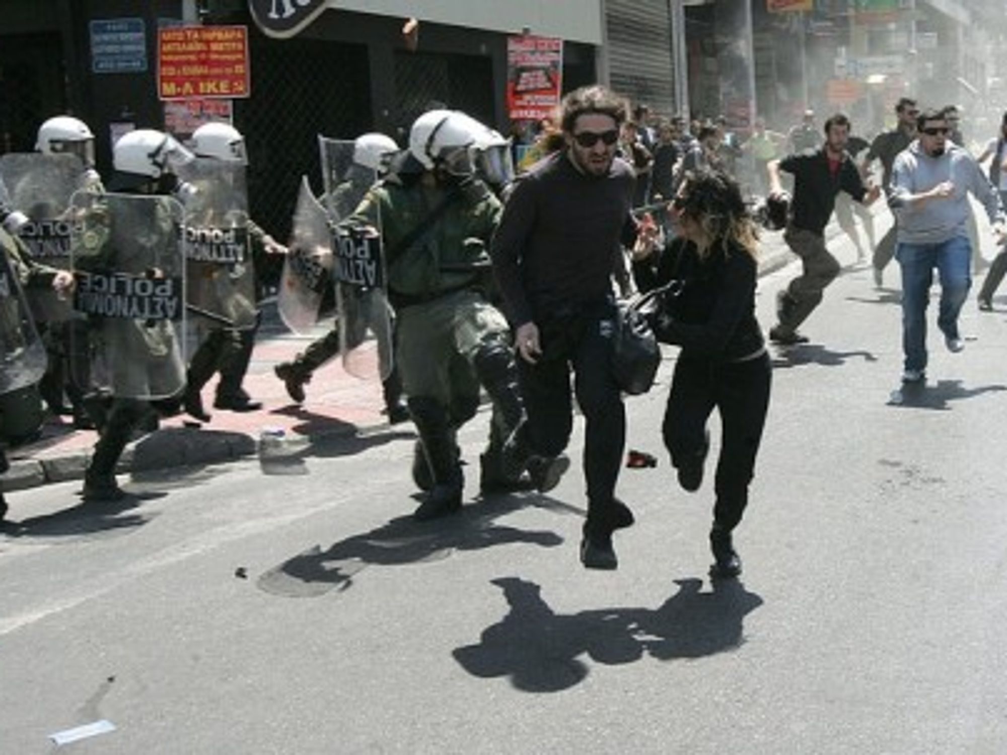 Greeks last year protesting austerity cuts (PIAZZA del POPOLO)