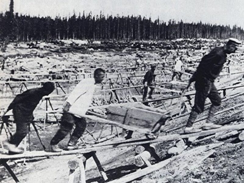 Gulag prisoners working to build the White Sea-Baltic Canal (Wikipedia)