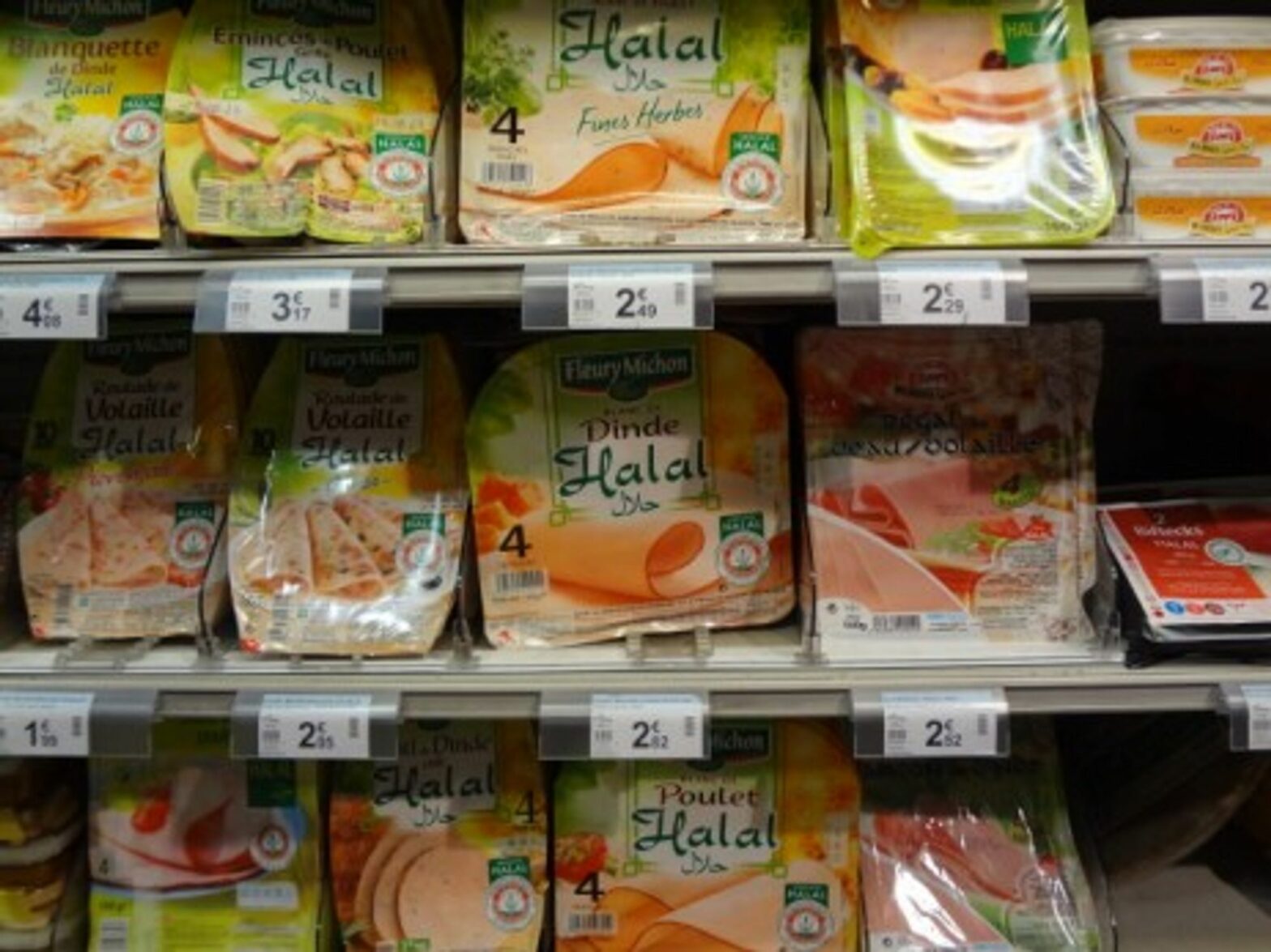 Halal food in a French supermarket (Naïma and Guisane)