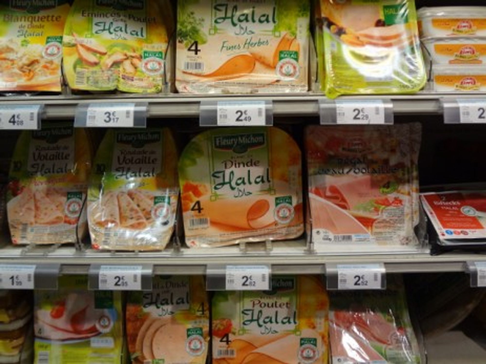 Halal food in a French supermarket (Naïma and Guisane)