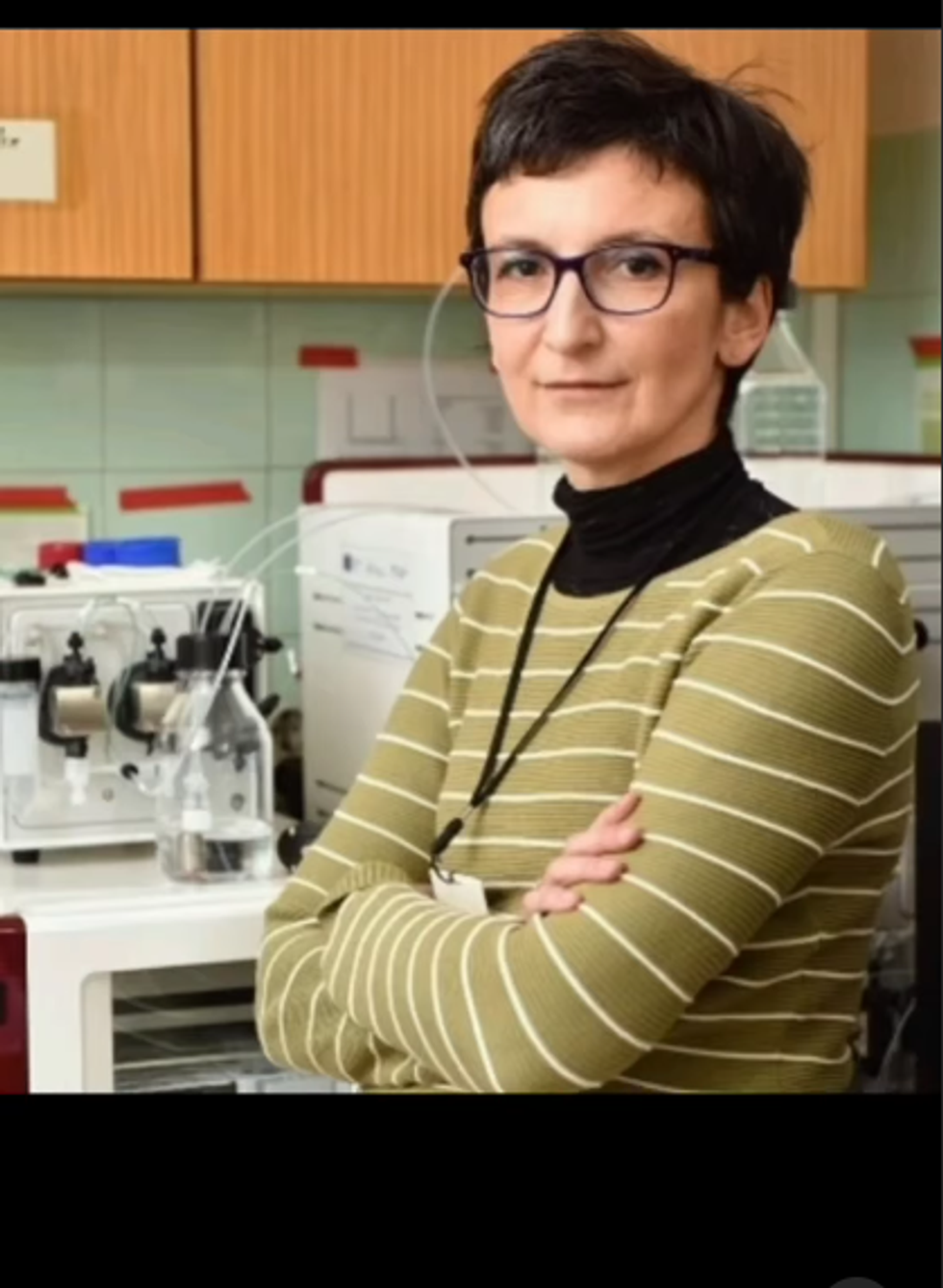Halassy used her own knowledge to conduct her self-experiment of using viruses aimed to attack the cancer tumor.