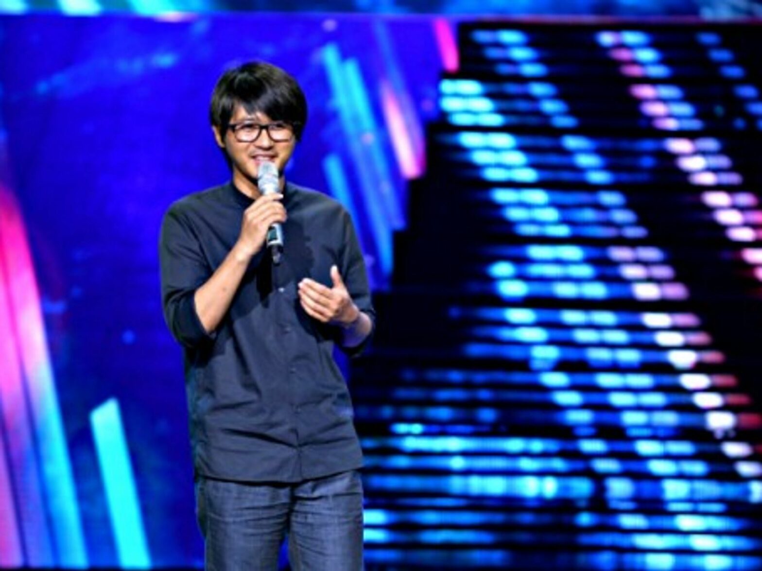 Han Han back on stage.