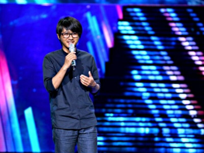 Han Han back on stage.