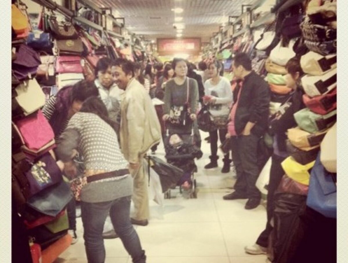 Handbag shop in Beijing (LeoAlmighty)