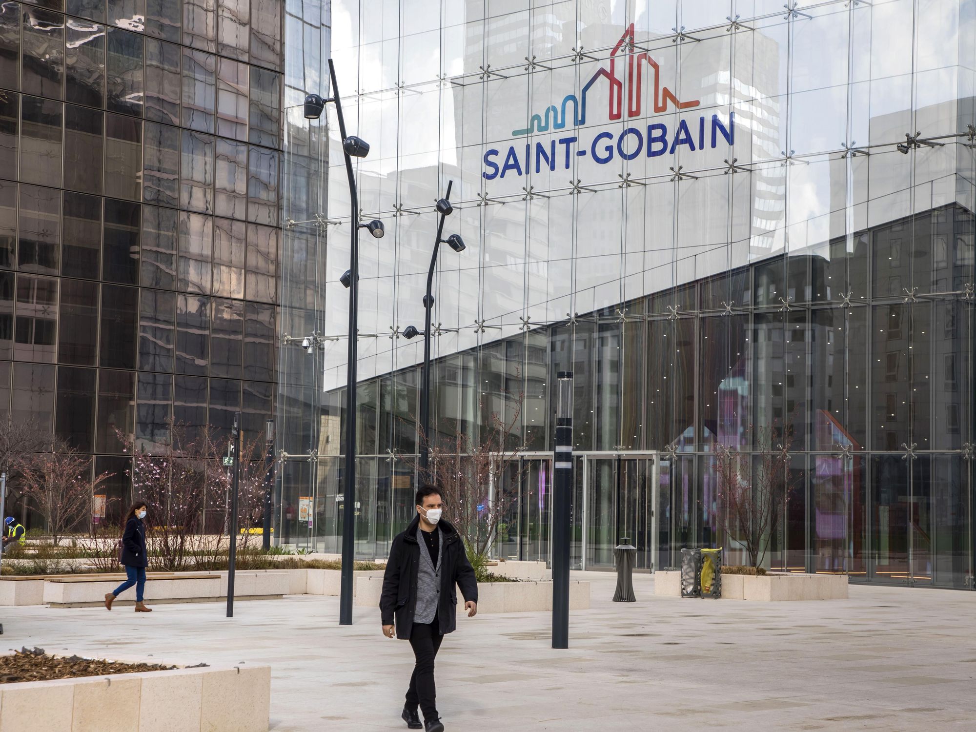 Head office skyscraper of the French multinational Saint Gobain