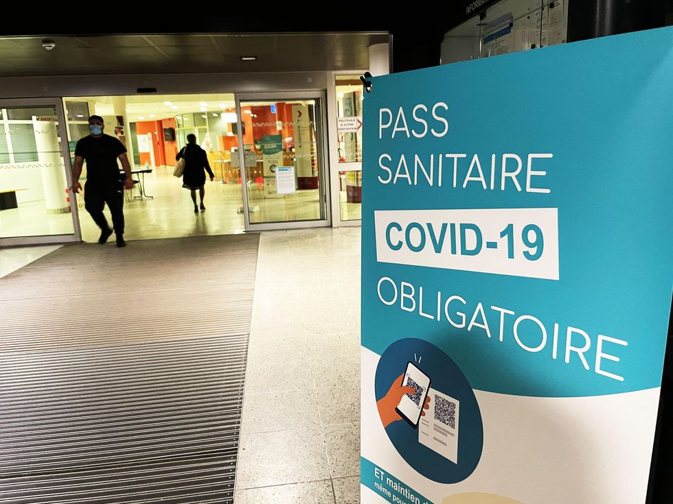 Health pass required to enter a hospital in France
