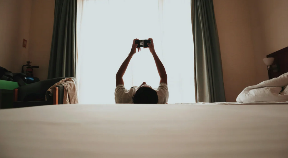 Here's Why Your Smartphone Never Appears In Your Dreams