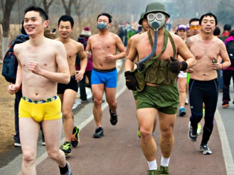 Hundreds of joggers ran semi-naked in Beijing's smog
