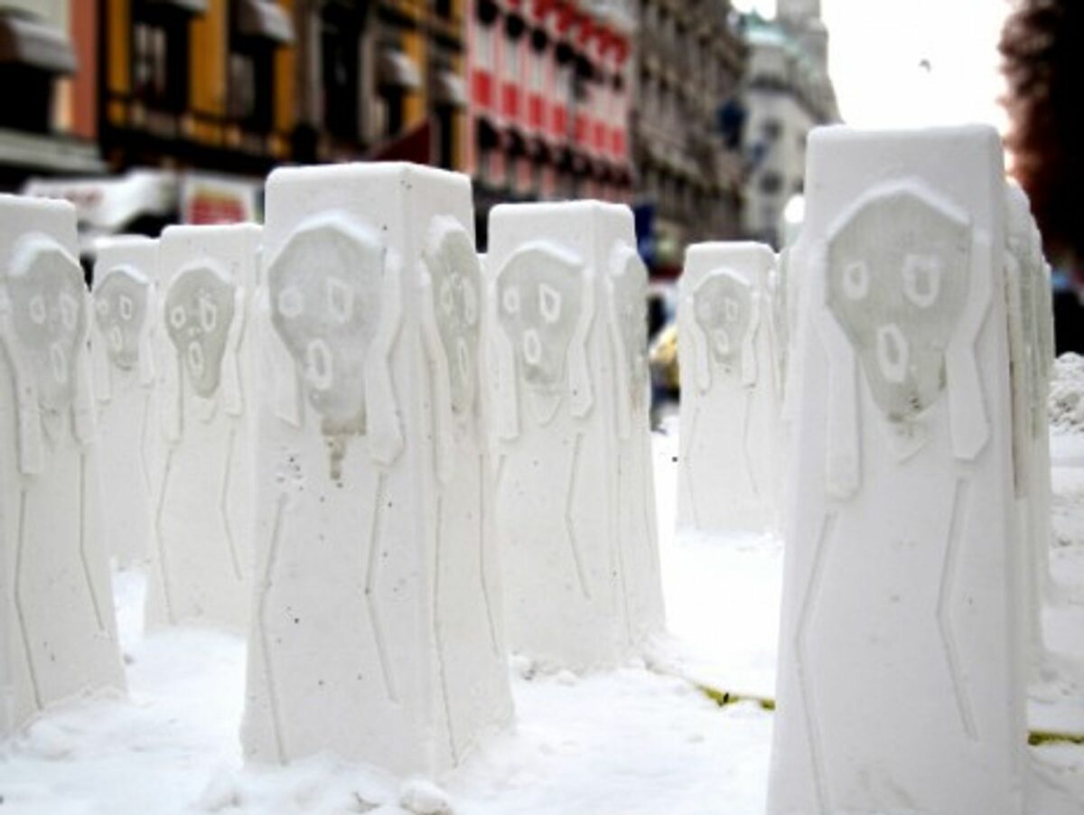 Ice statues of Munch's "Scream" in Oslo's main street