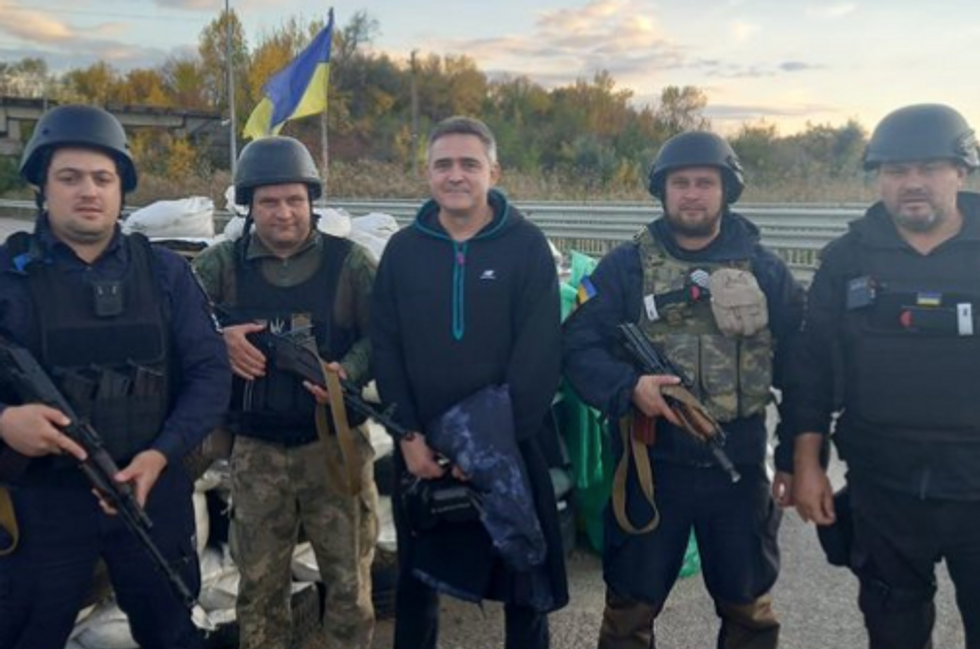 Ihor Murashov (center) among Urainian forces