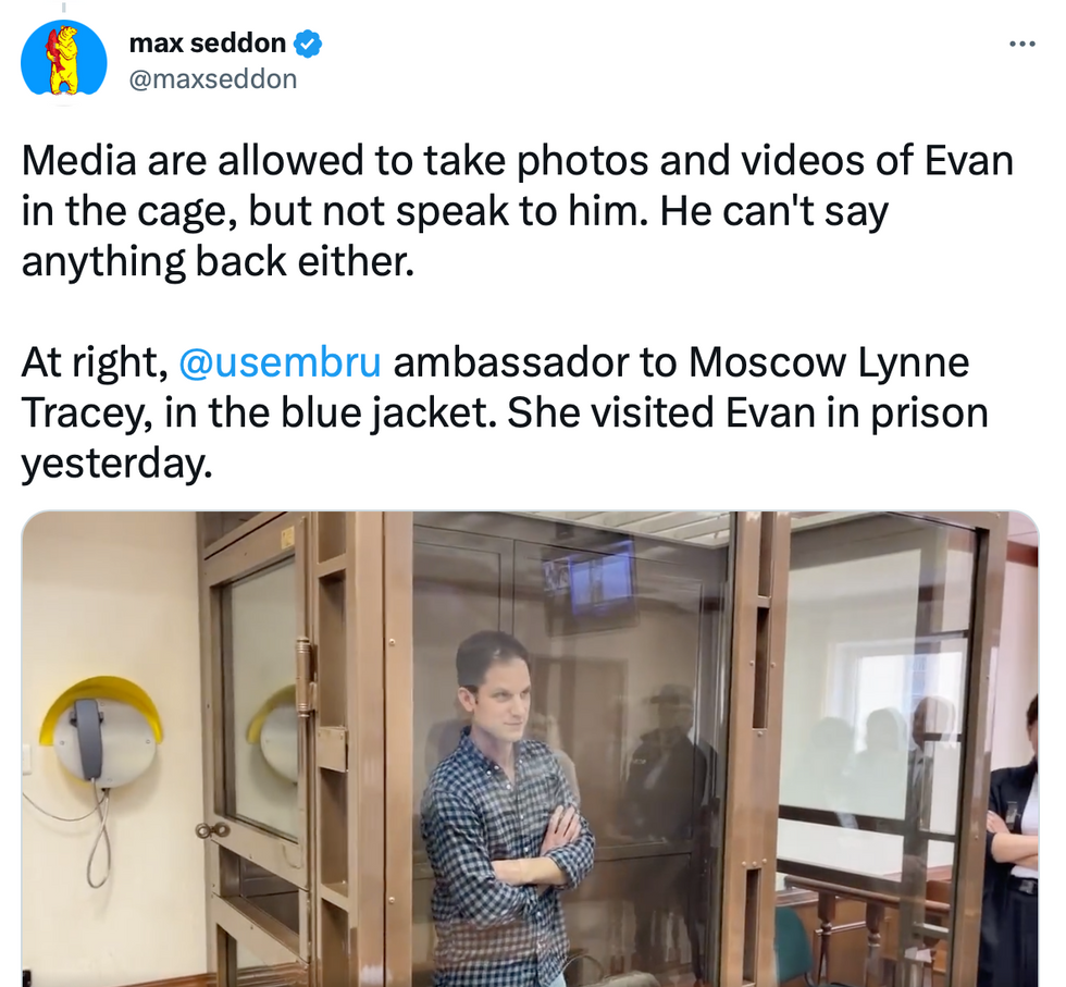 Image of a tweet with a video of a ​The Wall Street Journal reporter, Evan Gershkovich in a glass cage waiting to be tried.