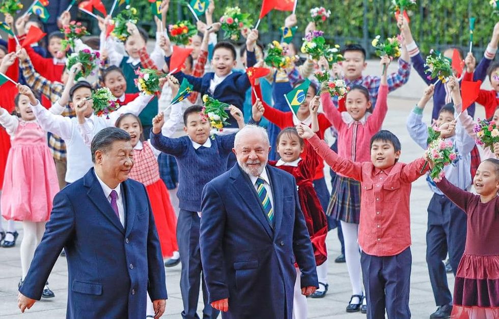 Image of ​Chinese president Xi Jinping and Brazilian president Luiz Inácio Lula da Silva in China.