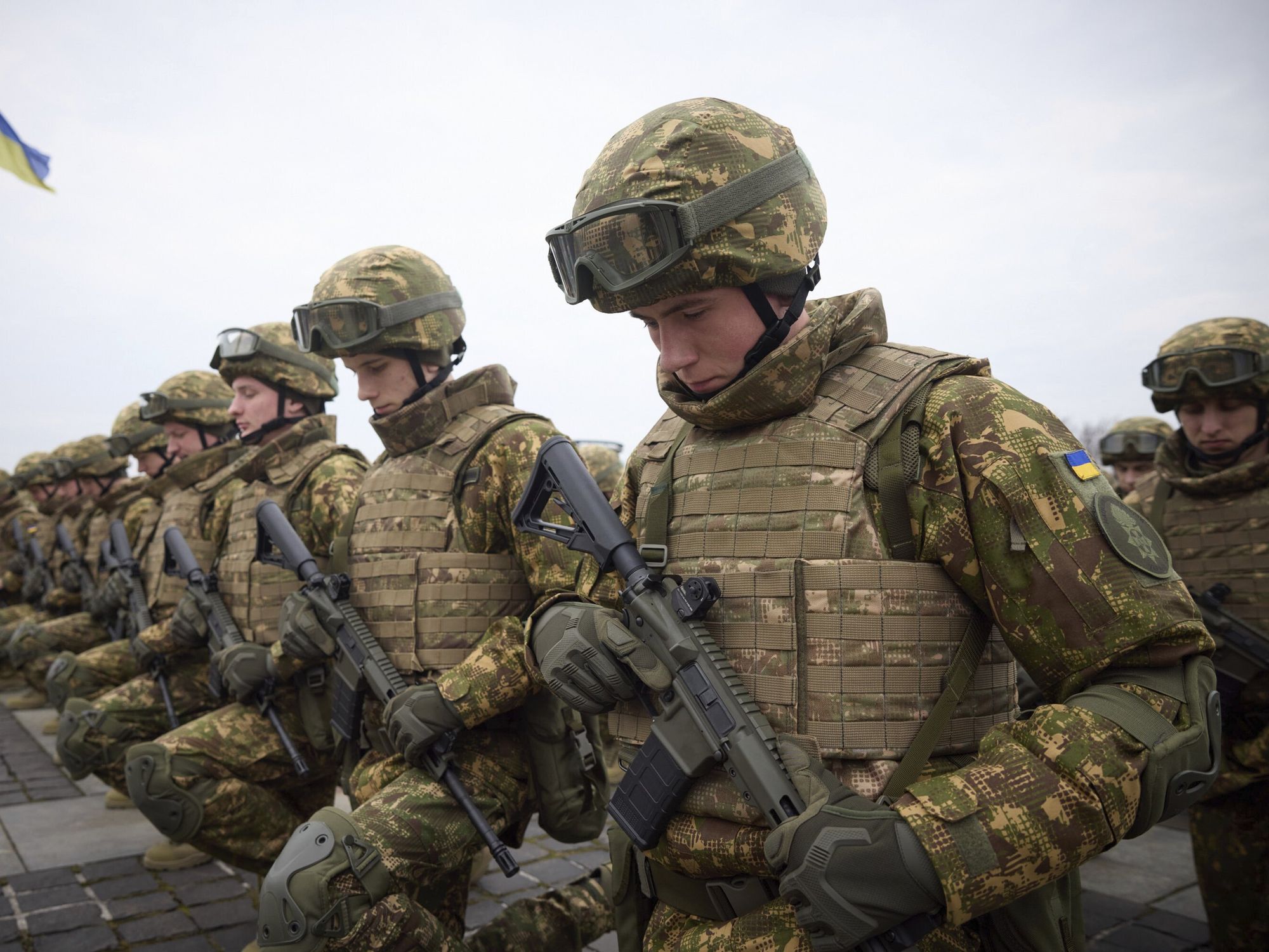 Image of ​Ukrainian military in combat gear holding rifles, weapons.