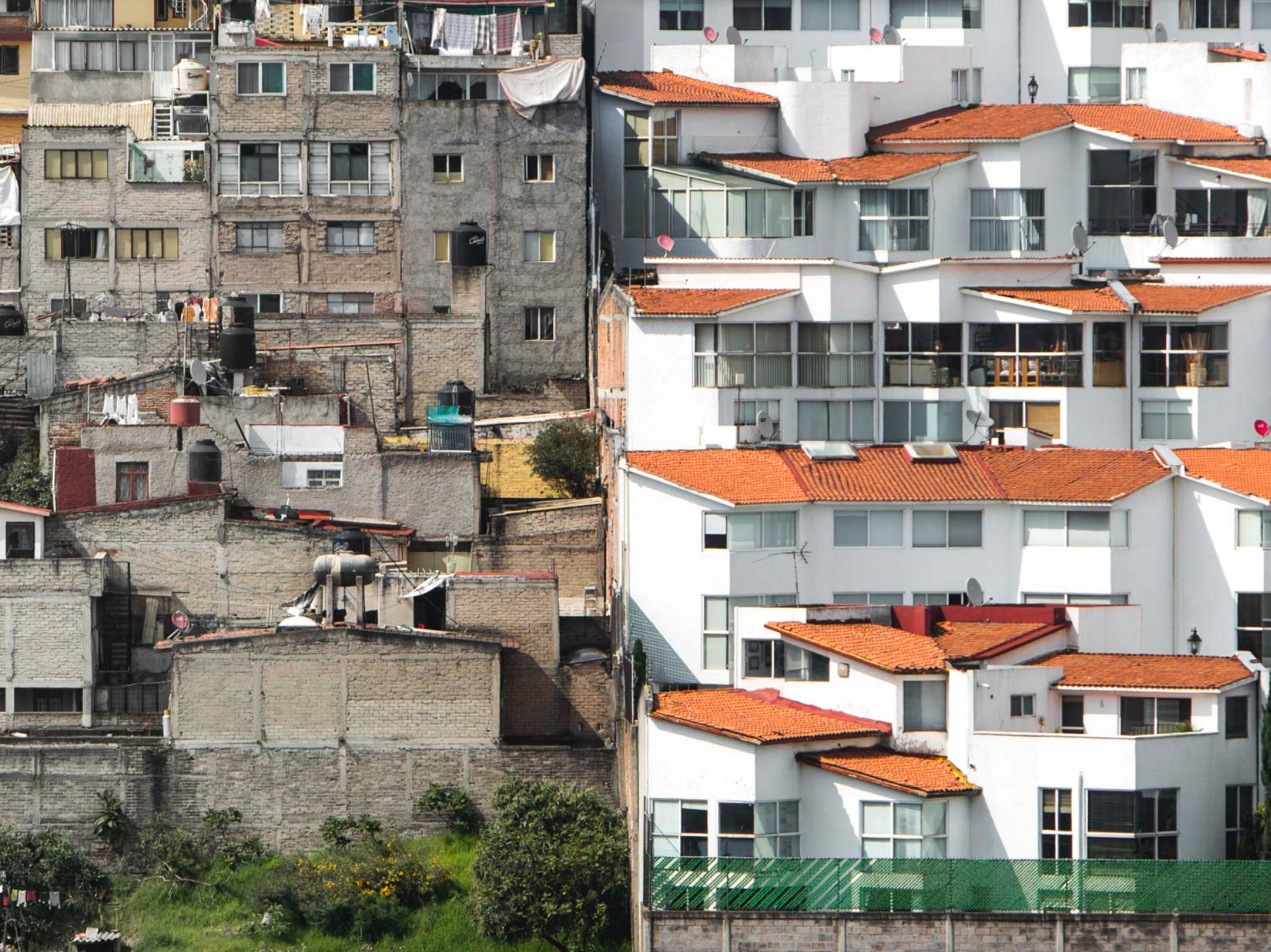 Image of housing inequality in Sante Fe, Mexico City